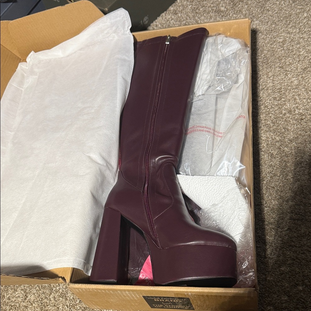 Elegant Burgundy Platform Boots Size 10